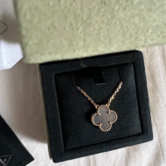 Van Cleef & Arpels Vintage Alhambra pendant Mother of Pearl - Picture 3 of 4